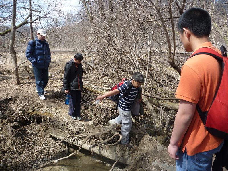 Scout hike in Toronto ravines and trails